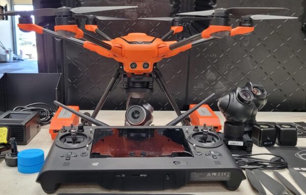 Yuneec H520 Drone with three cameras and accessories Yuneec H520 Drone with three cameras and accessories Yuneec H520 Drone with three cameras and accessories Yuneec H52.